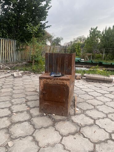 от производителя: Продаю печку от бани. Топится дровами и углем. Есть к нему бочка для