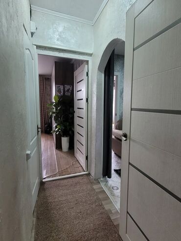 продаю однокомнатную квартиру в бишкеке: 2 бөлмө, 42 кв. м, Жеке план, 2 кабат, Косметикалык ремонт