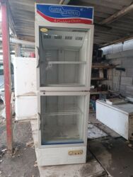 срочно продаю в связи с переездом: Холодильник витрина работает морозит отлично 2х дверные адрес селекция