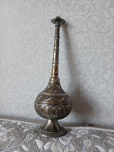 Bir vaza, Metal