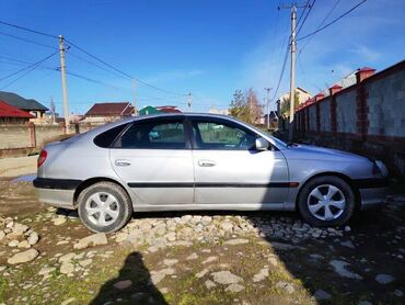 Toyota: Toyota Avensis: 2002 г., 1.8 л, Автомат, Бензин, Хэтчбэк