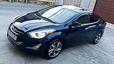 spoiler elantra 2017: Hyundai Elantra sedan – tünd mavi rəng, aerodinamik kuzov və xrom — 2