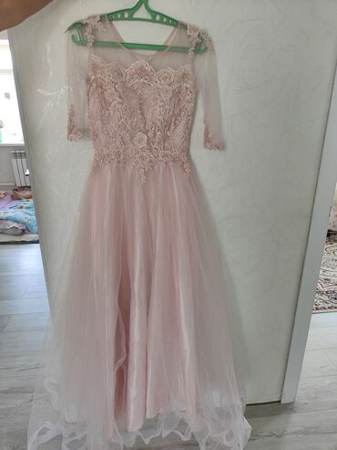розовое платье длинное: Вечернее платье, Пышное, Длинная модель, С рукавами, Корсет