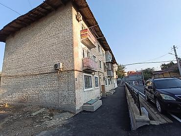 Продажа квартир: 1 комната, 31 м², ул. Курманжан Датка-Гапара Айтиева, Хрущевка, 2 этаж, Косметический ремонт — 5