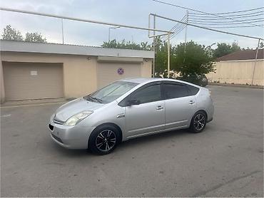 Toyota: Toyota Prius – hibrid hetçbek - Korpus: 5 qapılı hetçbek, gümüşü rəng — 10