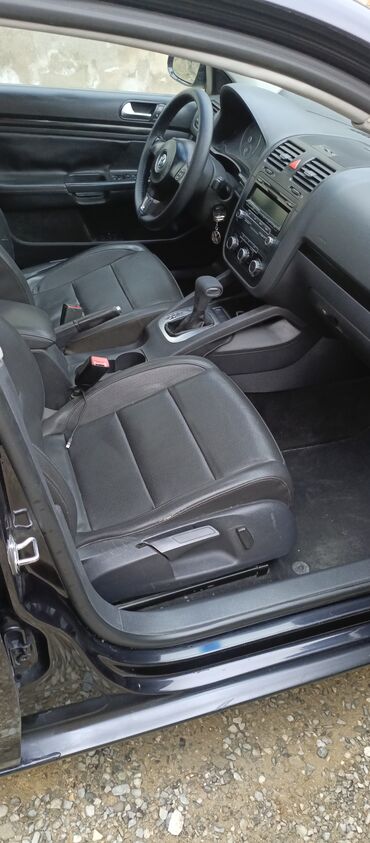 Volkswagen: Volkswagen Jetta: 2 l | 2009 il Sedan — 3