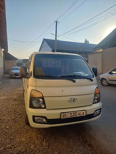 hyundai starex h1: Hyundai Porter (грузовой малотоннажный фургон/бортовой) белого цвета — 1
