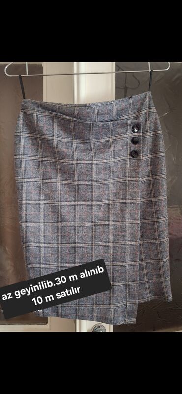 Dəstlər, kostyumlar: Məhsulların təsviri: 1) Ağ iki hissəli dəst - Üst: ağ, fermuarlı — 3