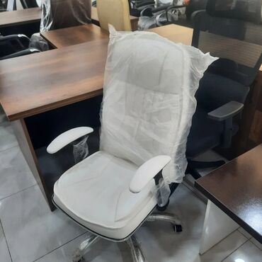 Ofis və oyun kresloları: Yeni, Təkərli, Qolları tənzimlənir, Dəri — 11