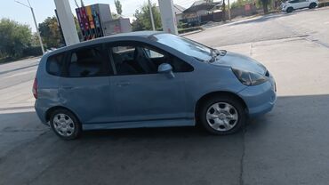 автомат машина бу: Honda Fit: 2002 г., 1.3 л, Вариатор, Бензин, Хетчбек