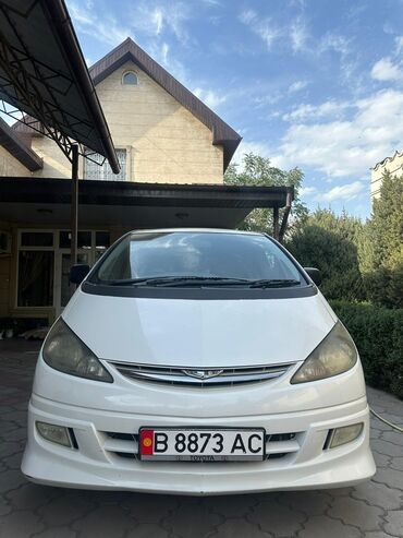 зимняя резина р18: Белый минивэн Toyota Estima с кузовом, оснащенным заводским обвесом