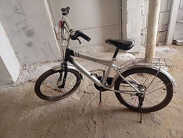 grand bicycle: Uşaq velosipedi satılır. Velosiped gümüşü rəngdədir və üzərində — 6