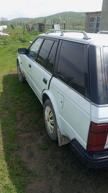 фотоаппарат арт: Nissan Bluebird: 1988 г., 2 л, Механика, Бензин, Универсал