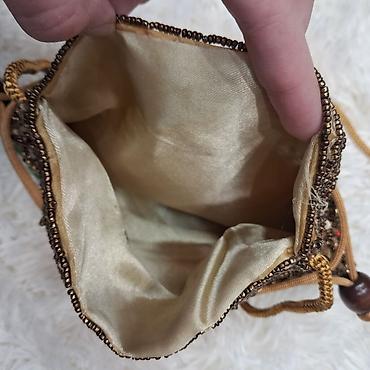 Çantalar: Bəzəkli çanta – əl işi Omandan getirilib. - Material: parça üzərində — 5