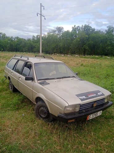 Volkswagen: Volkswagen Passat: 1985 г., 1.8 л, Механика, Бензин, Универсал