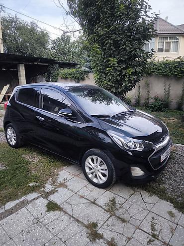 жена: Chevrolet Spark: 2019 г., 0.9 л, Автомат, Бензин, Хэтчбэк — 2