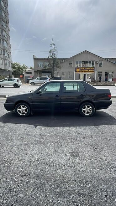 Продажа авто: Volkswagen Vento: 1998 г., 1.8 л, Механика, Бензин, Седан