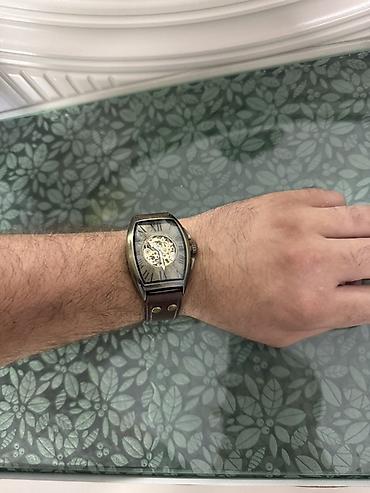 qol saatı mexanika: Klassik üslublu mexaniki qol saatı - Korpus: tonno (yastı ellips) — 2