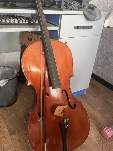 Musiqi alətləri: Xırda restorasiyaya ehtiyac var. Antikvar violonçeldir 50ilden choxdur