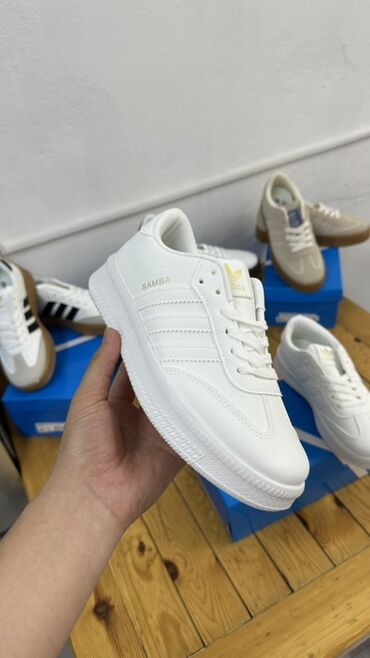 новые зимние сапоги: Представляем универсальные кроссовки Adidas Samba, идеально подходящие