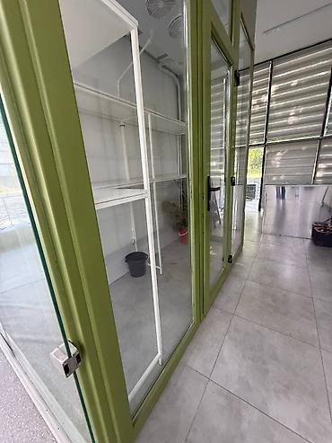один: Продажа магазинов В торговом центре, 15 м², Дизайнерский ремонт, Утеплен, 1 этаж — 9