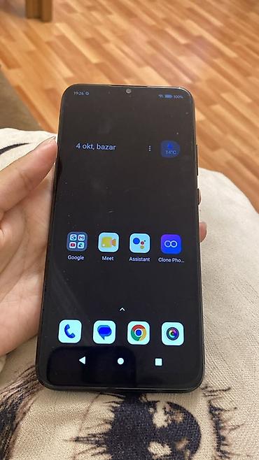 ev telefonlari: Blackview BV (arka qapaqda Blackview loqosu). Android smartfon — 1