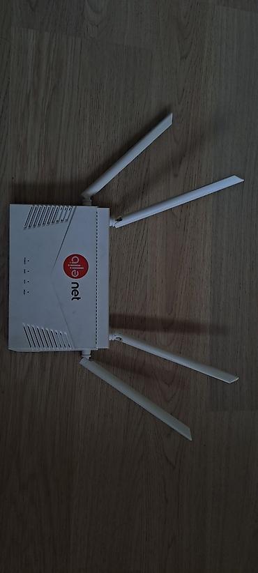 ağ qulaq: Elanet simsiz Wi‑Fi router - 4 ədəd xarici antena: geniş əhatə — 1