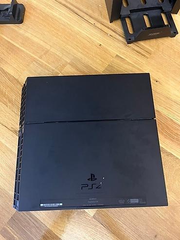 3 d panel: Sony PlayStation 4 paketi diskde var football 2 dene Tərkib: - PS4 — 7