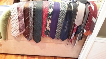 kişi üçün dar qalstuklar: Продаю-- по 5 манат-- брендовые галстуки,,которые были купленны по