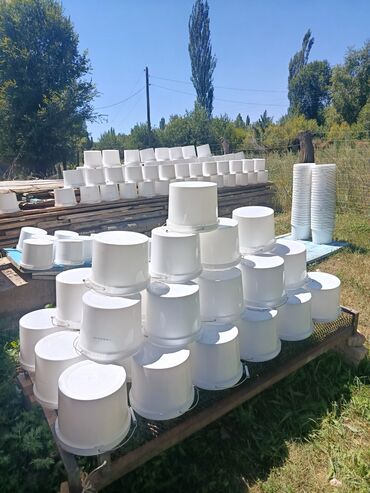 ведро эмалированное с крышкой 10л цена бишкек: Продаем ведра из под майонеза с крышкой 10литр и 5литр.в большом