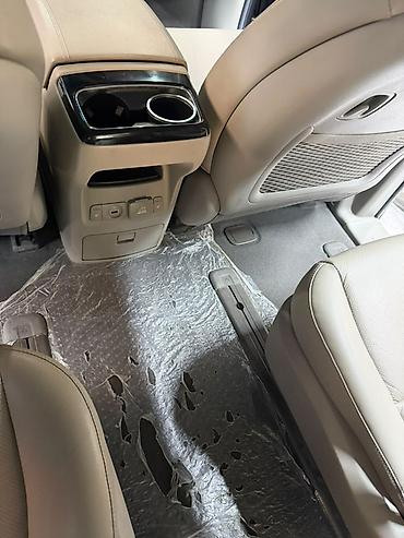 Kia: Kia Carnival minivan - Kuzov: qrafit-boz rəng, xrom ön barmaqlıq və — 16