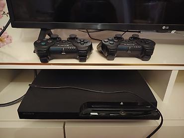 sony trinitron: Sony PlayStation 3 (slim) oyun konsolu - Model: PS3 Slim, ön panel — 1