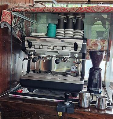 restoran: Coffee aparatı ve coffee üyüdücüsü satılır.Aparat az istifade olunub — 1