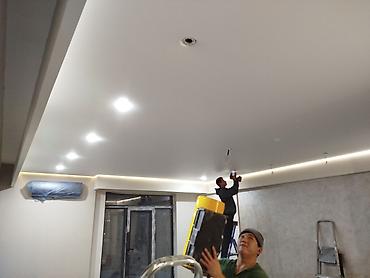 Натяжной потолок: Натяжные потолки матовые глянцевые сатиновые светные потолки монтаж де — 9