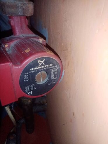 Oprema za grejanje: Ostalo od grejanja, pumpa, boca, cevi radijatori, kolena, manometar — 5