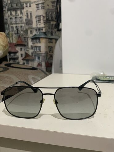eynek vitrini: Солнцезащитные очки, Emporio Armani
