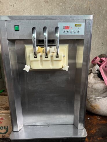 фрезерный аппарат для мороженого: Фрезерный аппарат для мягкой мороженое Состояние отличное. Арарат