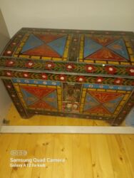 sandiqlar: Rəngli naxışlarla əl işi taxta sandıq - Material: bərk taxta, üstü əl