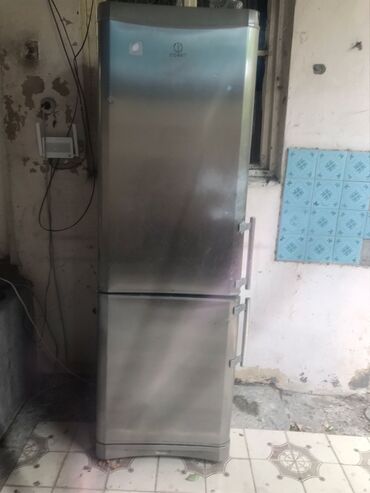 mətbəx soyuducusu: İşlənmiş 2 qapılı Indesit Soyuducu Satılır, rəng - Boz