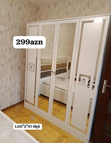 Ağ rəngli qarderob şkafı - Ön hissədə 3 böyük güzgülü qapı, yanlarda