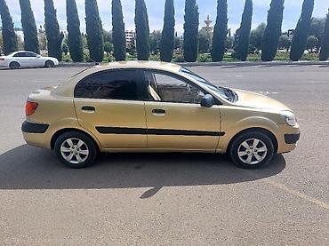 kia rio farası: Kia Rio sedan – qızılı rəng - Kuzov: 4 qapılı sedan, şüşələr — 3