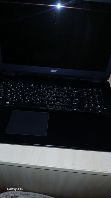 ноутбук баку: Acer noutbuk - Marka/model: Acer (qara korpus) - Ekran: təxminən