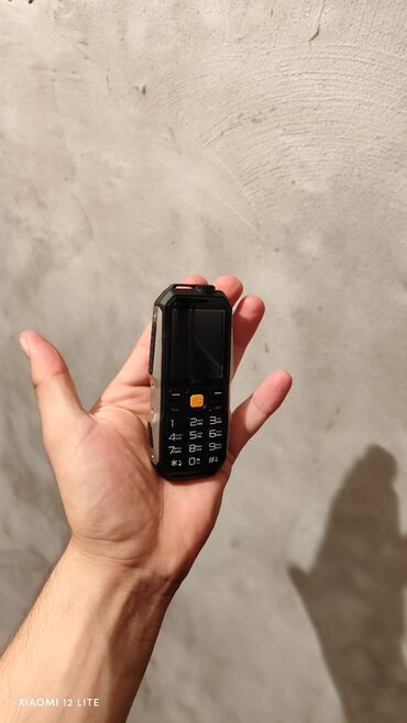 telefon yevlax: Nokia 700, 4 GB, rəng - Qara, Düyməli, İki sim kartlı