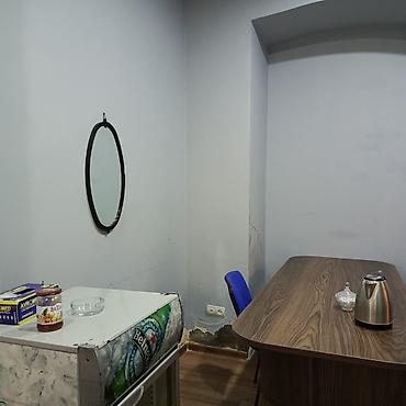 İcarəyə ofislər: Icarəyə verilir – kiçik ofis sahəsi Ünvan: mərkəzi küçəboyu piyada — 5