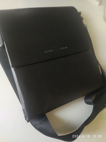 дамская сумка: Продам чёрную сумку состояния идеальное новое продам за 500 сом писать