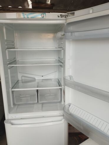 холдильники: Холодильник Indesit, Б/у, Двухкамерный, 60 * 167 * 58