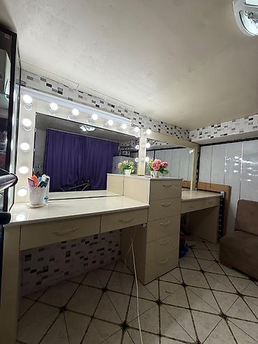 ofisler: Salon mebeli 300 azn. Az işlənib. Materialı bahalı laminatdır. Eni 3m — 1