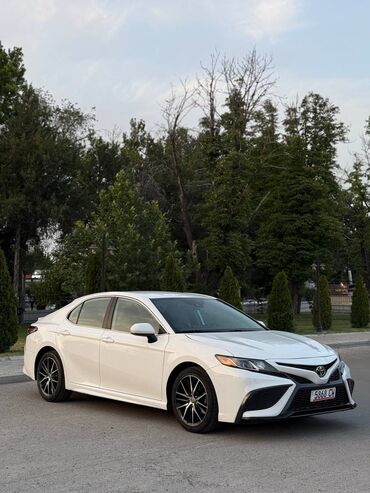срочно срочно продаю машина: Toyota Camry: 2020 г., 2.5 л, Автомат, Бензин, Седан