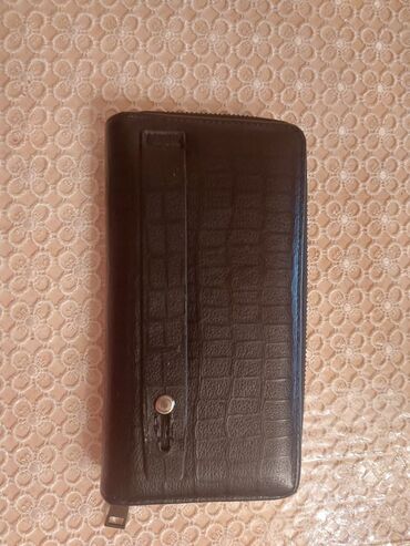 Çantalar: Şaftalı rəngli, düzbucaqlı formalı klaç çantası. Çanta qızılı rəngli — 6