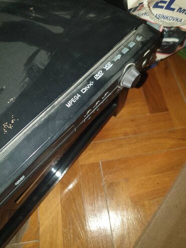 lg dvd player: Lg 4g dvd pleyir ustunde eynekleri birge